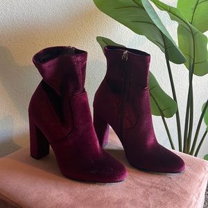 Burgundy velvet ankle boot, size 6, Steve Madden